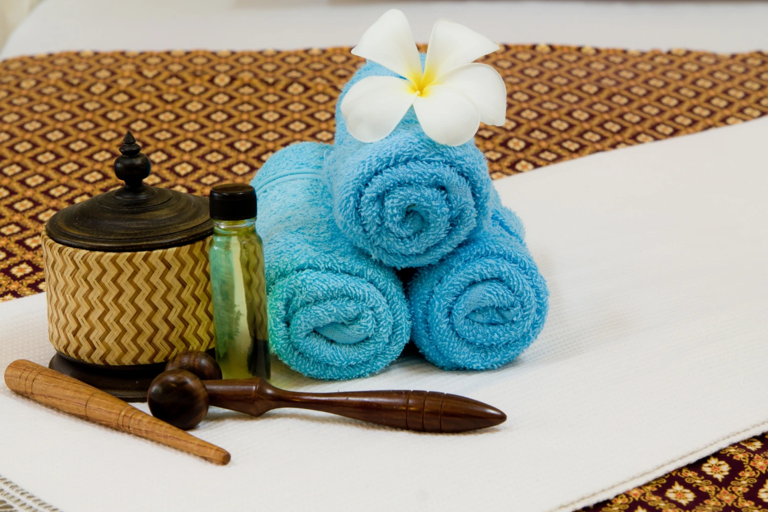 Vorbereiteter Massagetisch – Chonthicha Thai Massage Otterbach